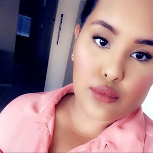 Meet your Posher, Yelisa